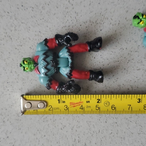Vintage 2001 Fisher-Price Goblin's Dungeon Goblin Green Face 2" Tall Toy Figure - Picture 4 of 5